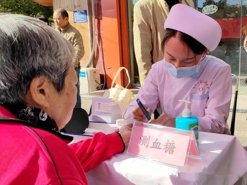 愛(ài)滿(mǎn)金秋，健康同行——市四院深入社區(qū)為老年朋友開(kāi)展義診與養(yǎng)生保健服務(wù)